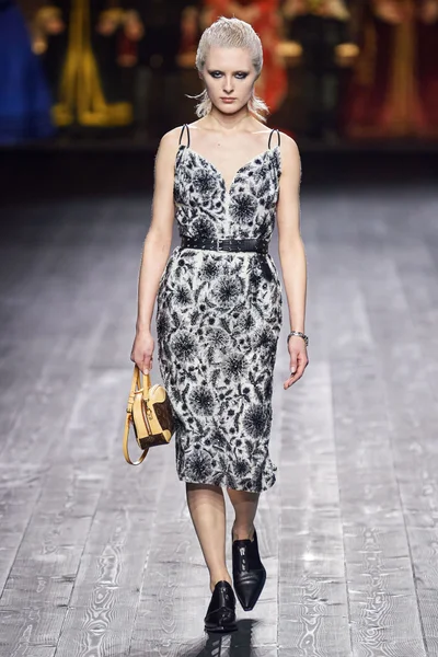 Look 25
